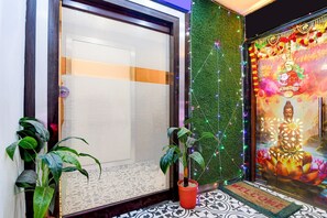 House | Reception - Deluxe With Twin Bed BK International (Kolkata)