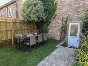 Cottage | Outdoor dining - Mallow Cottage (Swanage)