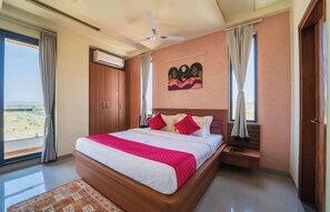Desk, laptop workspace, free WiFi - Panna Palace-A Luxury Boutique Hotel (Amer)
