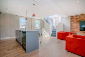 Apartment | Living room - Stylish 3BR Wimbledon Roof Terrace & Parking (London)