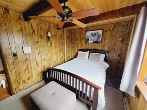 Tabla de planchar con plancha, wifi y ropa de cama 