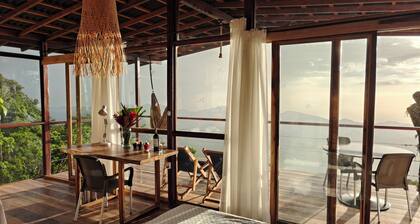 Private ocean view cabin on Minca Sintropia sustainable lodge & coffee finca