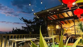 Classic Studio, Balcony, City View | Outdoor dining