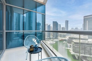 Deluxe Apartment | Balcony - bnbme - Bay Central - 1BR (Dubai)