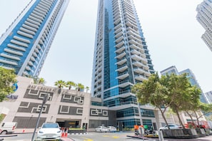 A high-rise building with a modern design, featuring multiple floors and balconies. - bnbme - Bay Central - 1BR (Dubai)