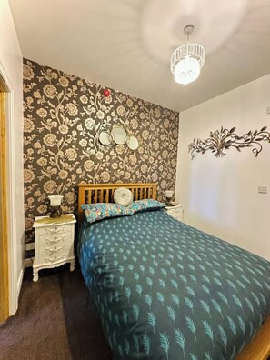 1 bedroom, iron/ironing board, free WiFi, bed sheets - Apartment Sleeps 2 - Sea Views, Pet Friendly (Blackpool)