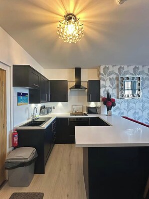 Fridge, microwave, oven, stovetop - Apartment Sleeps 2 - Sea Views, Pet Friendly (Blackpool)