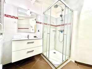 Shower, hair dryer, towels - Maison de Francois 2 - Old Town (Nice)