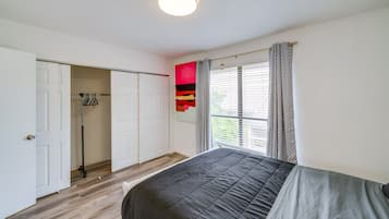 Iron/ironing board, internet, bed sheets