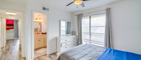 Iron/ironing board, Internet, bed sheets