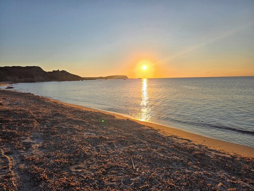 Newly Fitted Out 2 Bed Apartment, 1km from Beach, Sleeping up to 5