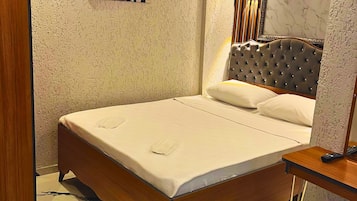 Standard Room | Desk, soundproofing, iron/ironing board, free WiFi
