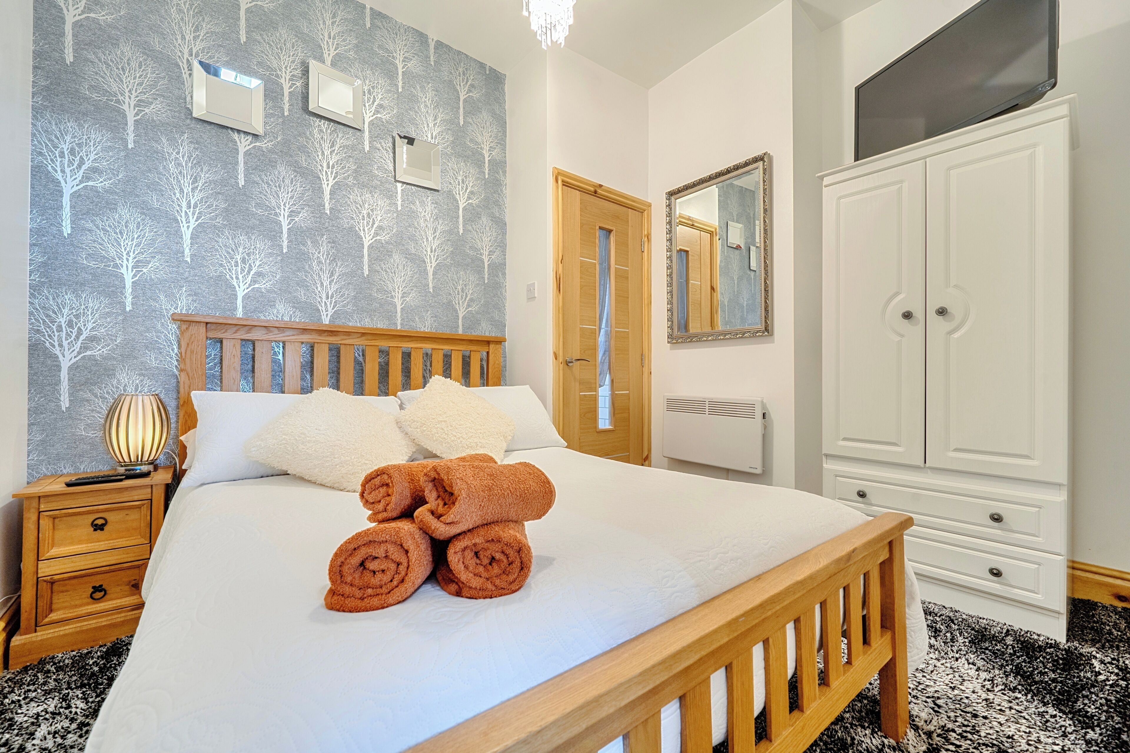2 bedrooms, iron/ironing board, WiFi (free), bed sheets