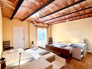 2 bedrooms, free WiFi - House with private pool and garden - 6 guests (Mont-ras)