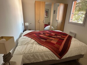 2 bedrooms, free WiFi - Air-conditioned apartment, near port, terrace (Port-Vendres)
