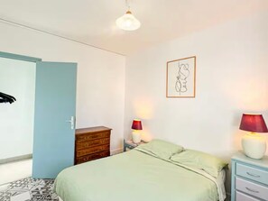 Room - Central house, pets welcome - 4 guests (La Roche-Posay)