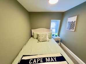 2 bedrooms, iron/ironing board, travel cot, free WiFi - Historic Loft - Steps to Mall, Beach & Restaurants (Cape May)