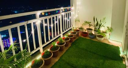 Skyline Serenity: Luxury Flat with Private Balcony