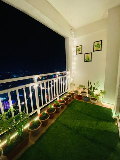 Skyline Serenity: Luxury Flat with Private Balcony