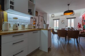 House - 4BR Duplex w Rooftop Views Workspaces (Lisbon)