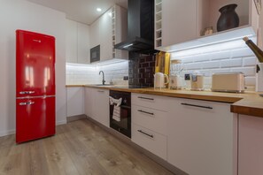 House - 4BR Duplex w Rooftop Views Workspaces (Lisbon)