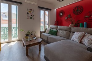 House - 4BR Duplex w Rooftop Views Workspaces (Lisbon)