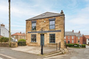 House | 6 bedrooms