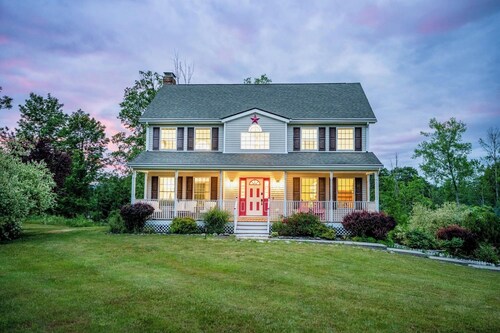 Spacious Summer Oaisis 4-bedroom house with AC in Kerhonkson
