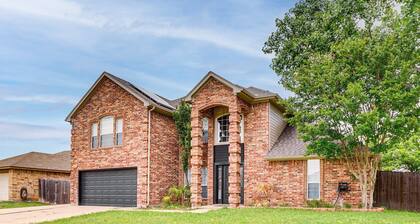 Spacious 5-Bedroom Luxury Villa in Burleson, TX – Private Pool Sleeps 18