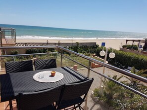 Balcony - Gava Mar Apartment With Beach View (Gava)