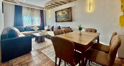 A quiet, clean apartment close to the sea and located in the city center.