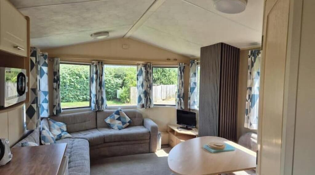 Flamank  Cosy Countryside Caravan | Dog-friendly Escape Near Looe - Liskeard