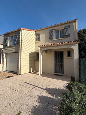 Exterior - House Pins de Cordouan 600m, Beach 6/8 People (Saint-Georges-de-Didonne)