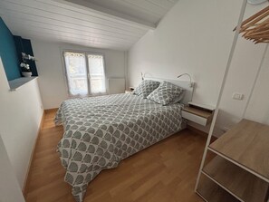 3 bedrooms, iron/ironing board, WiFi, bed sheets - House Pins de Cordouan 600m, Beach 6/8 People (Saint-Georges-de-Didonne)