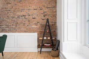 Interior - Chic & Spacious Plateau Hideaway – Sleeps 4+ (Montreal)
