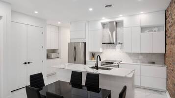 Coffee/tea maker, fridge, microwave, oven