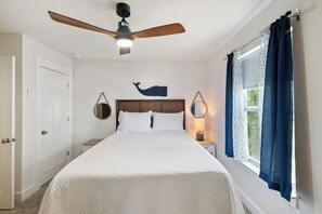 Tabla de planchar con plancha, wifi gratis, ropa de cama