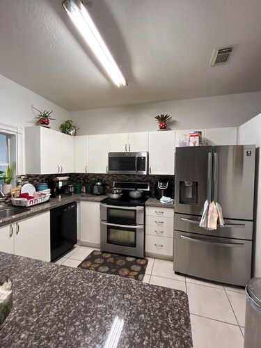 Beautiful one bedroom and one bath inside a family home
Very nice for students
