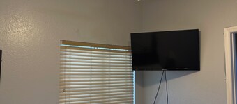 Beautiful one bedroom and one bath inside a family home
Very nice for students
