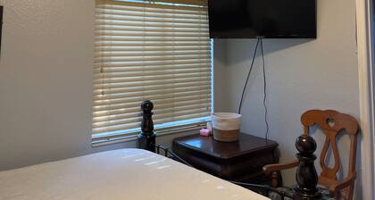 Beautiful one bedroom and one bath inside a family home
Very nice for students