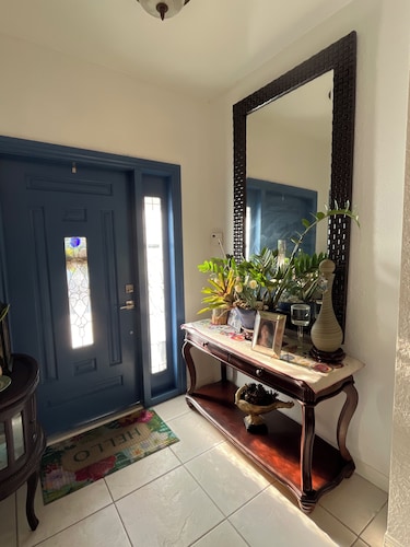 Beautiful one bedroom and one bath inside a family home
Very nice for students