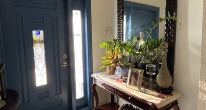 Beautiful one bedroom and one bath inside a family home
Very nice for students