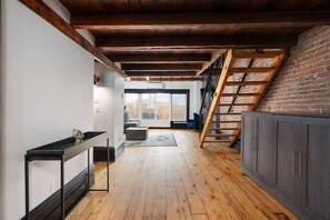 Interior - 2-Story Penthouse loft w/ Private Terrace (Montreal)