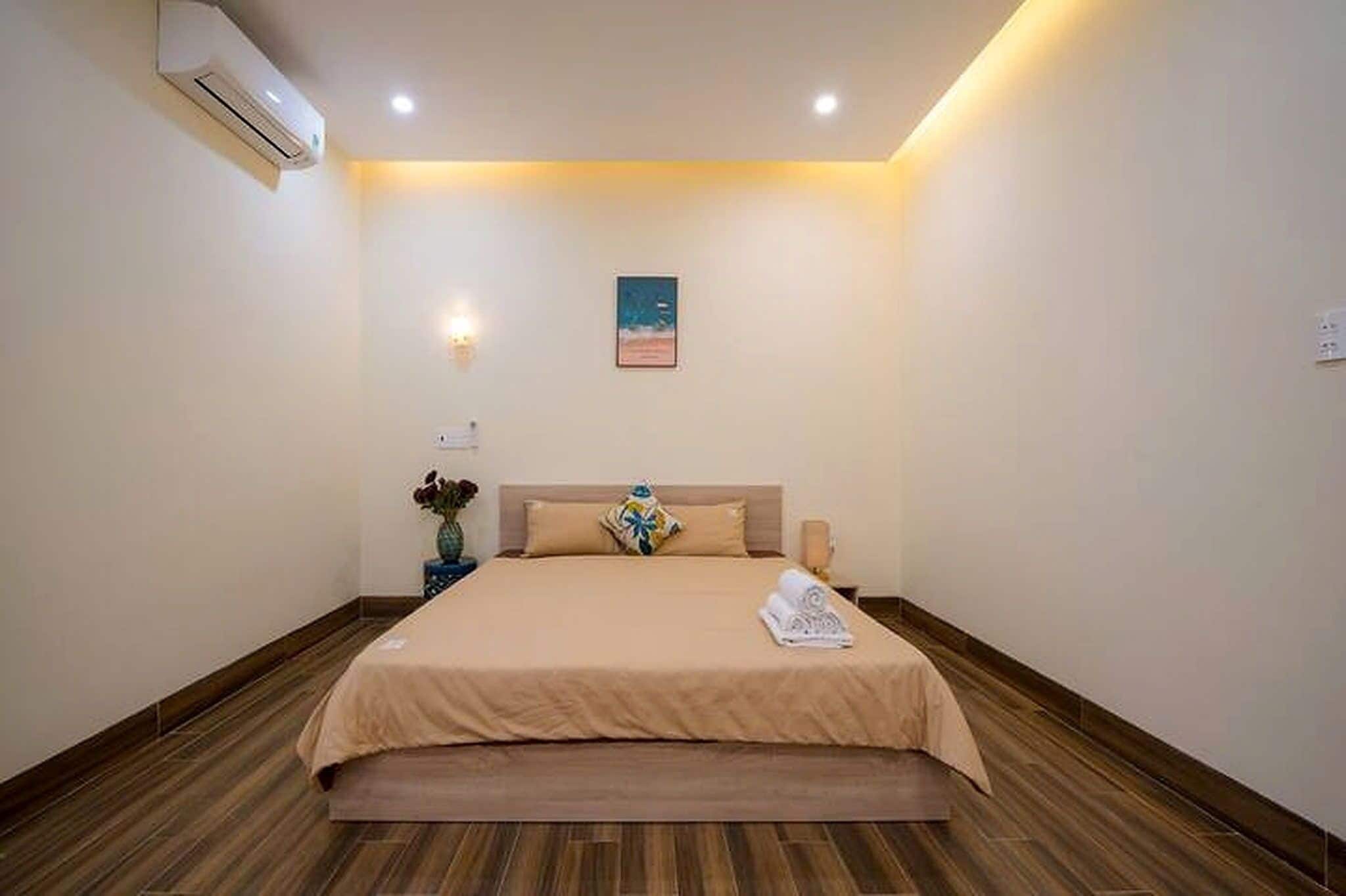 Premium bedding, down duvets, in-room safe, desk