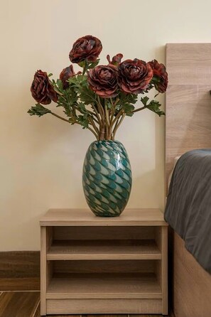Habitación Deluxe, 1 cama de matrimonio, vistas a la ciudad, junto a la playa | Ropa de cama de alta calidad, edredones de plumas, caja fuerte