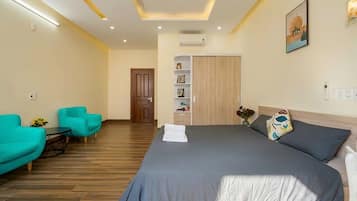 Deluxe Room, 1 Queen Bed, City View, Beachside | Premium bedding, down comforters, in-room safe, desk