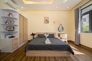 Premium bedding, down duvets, in-room safe, desk - Poseidon Villa  (Ngu Hanh Son)
