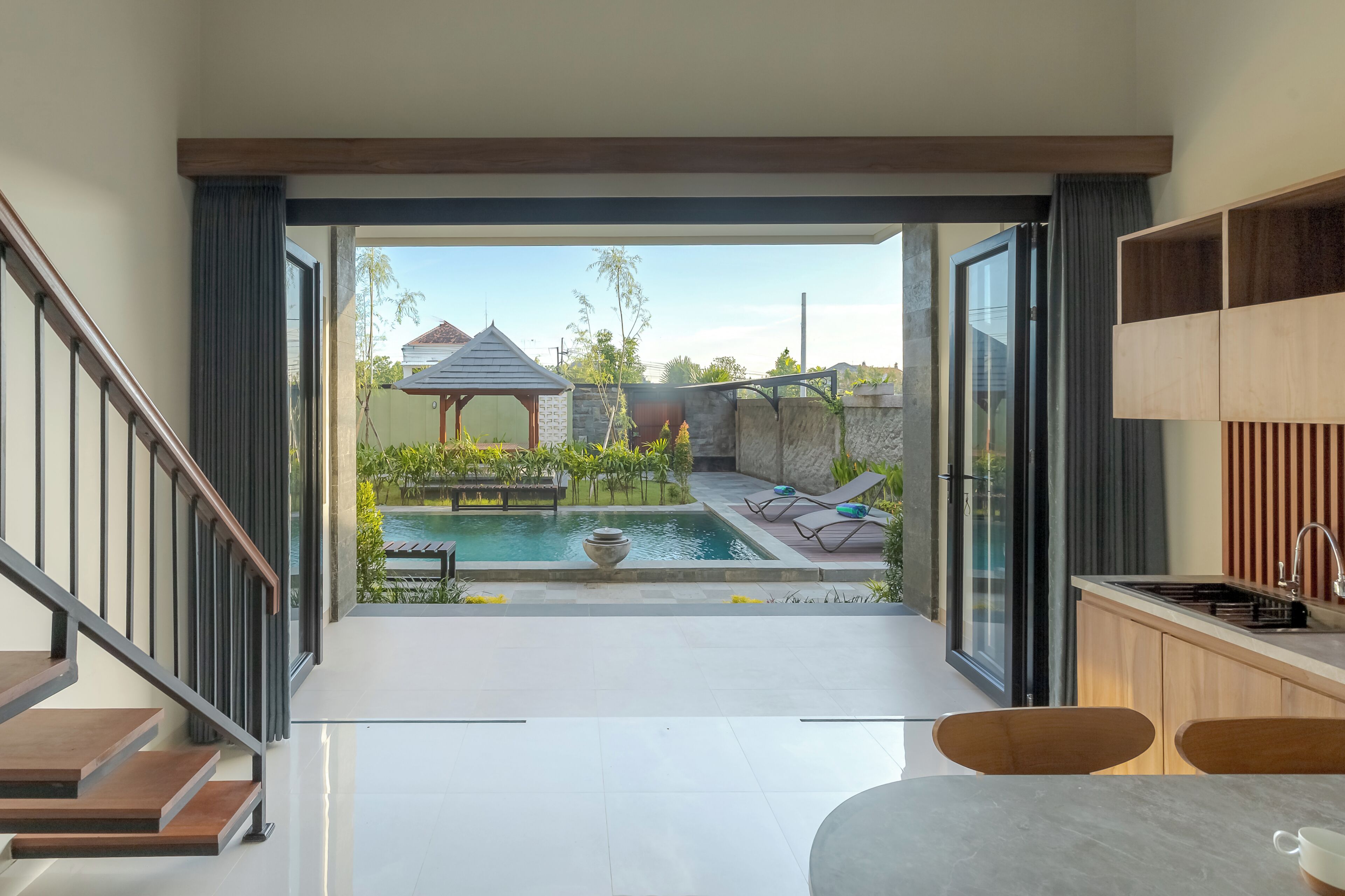 Estudio Confort, vista al jardín | Interior