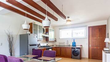 Apartment, 2 Schlafzimmer, Balkon, Gartenblick | Esszimmer