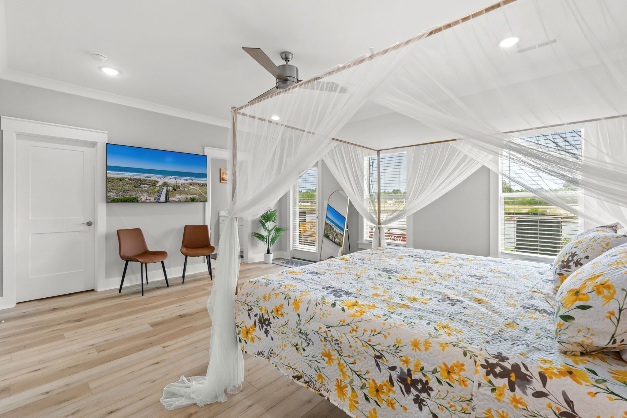Iron/ironing board, travel crib, free WiFi, bed sheets